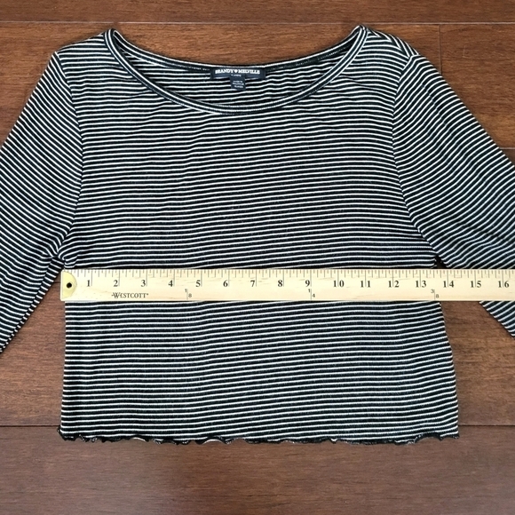 Brandy Melville Black & White Striped Long Sleeve Lettuce Hem Crop Top Fits XS/S - Picture 8 of 10